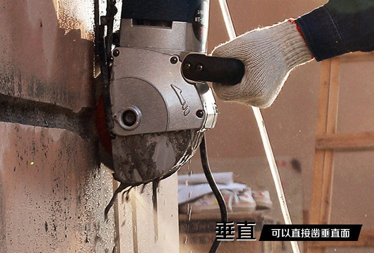 加氣混凝土板材開(kāi)槽現(xiàn)場(chǎng)